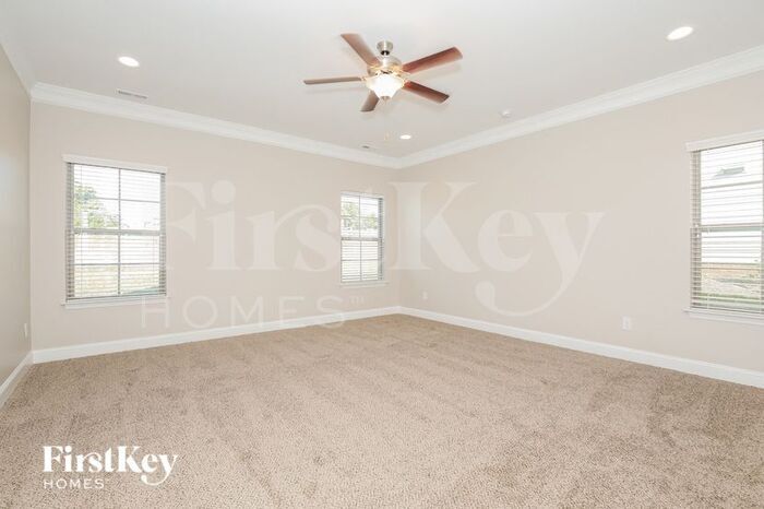 Building Photo - 825 Walton Ct
