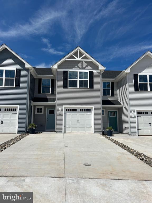 Building Photo - 3020 Silver Birch Ln