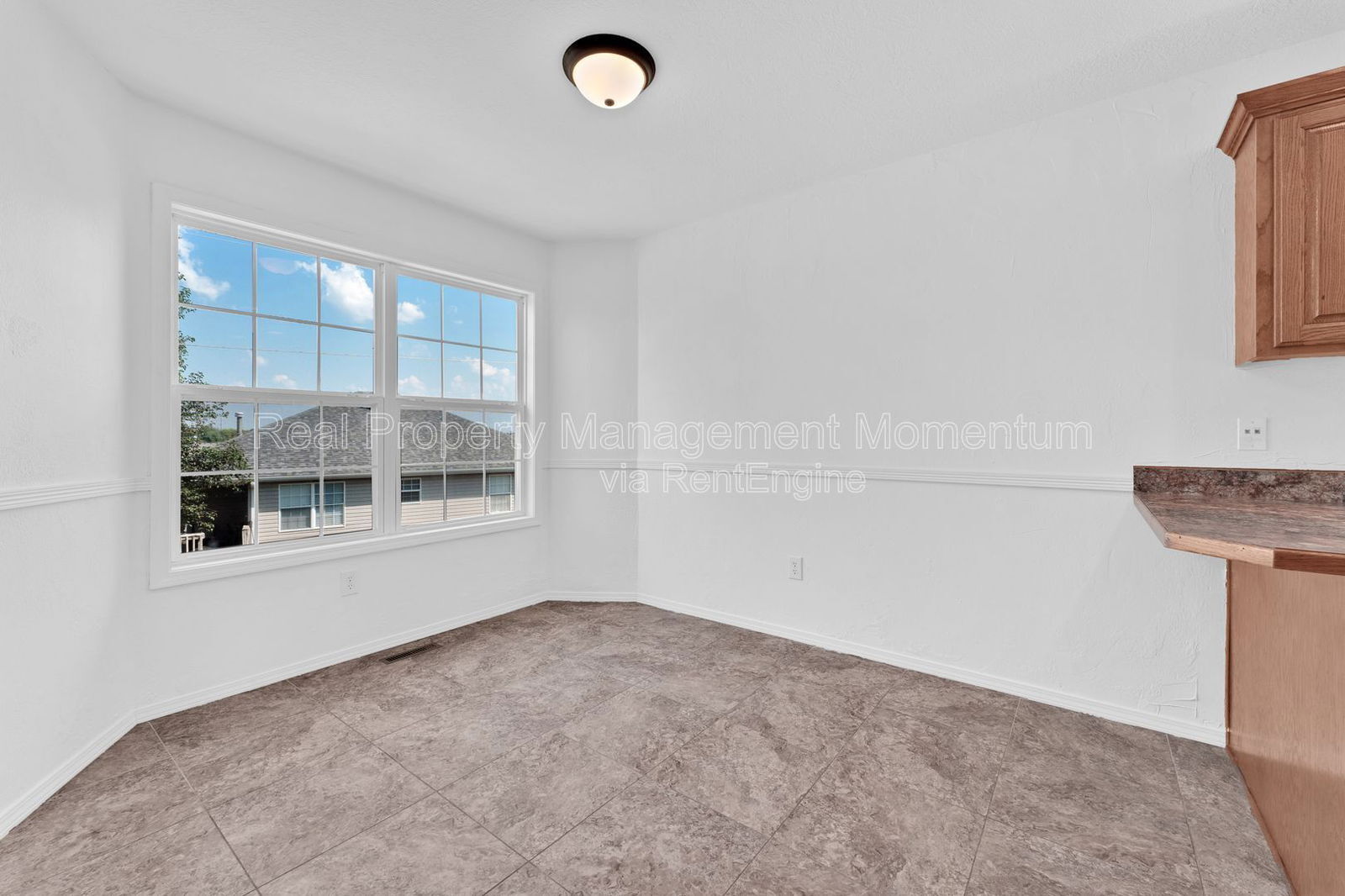 Building Photo - 882 S Hickory Ln