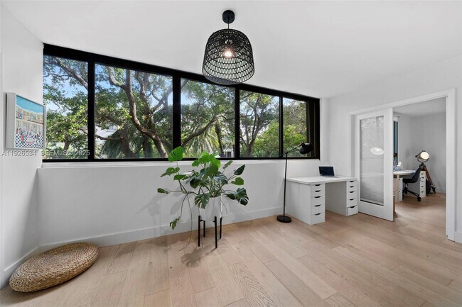 Building Photo - 141 Crandon Blvd