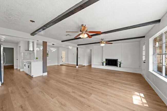 Building Photo - 11303 Trudeau Dr