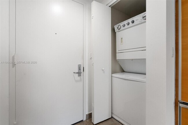 Building Photo - 465 Brickell Ave