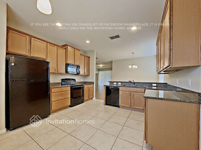 Building Photo - 14255 Queenside St