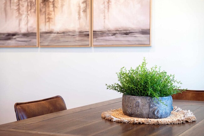 Building Photo - 690 Stone Peak Lp