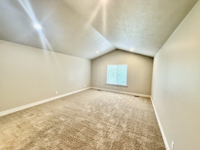 Building Photo - 2028 E 4500 S