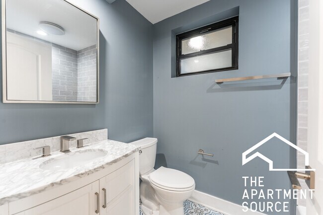 Building Photo - 2516 W Medill Ave