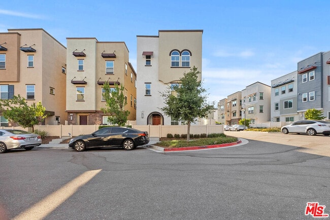 Building Photo - 749 Daniel Freeman Cir
