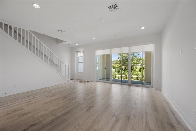 Building Photo - 12546 Gross Pointe Dr