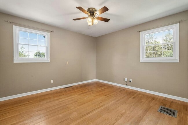 Building Photo - 2045 La Grange Rd