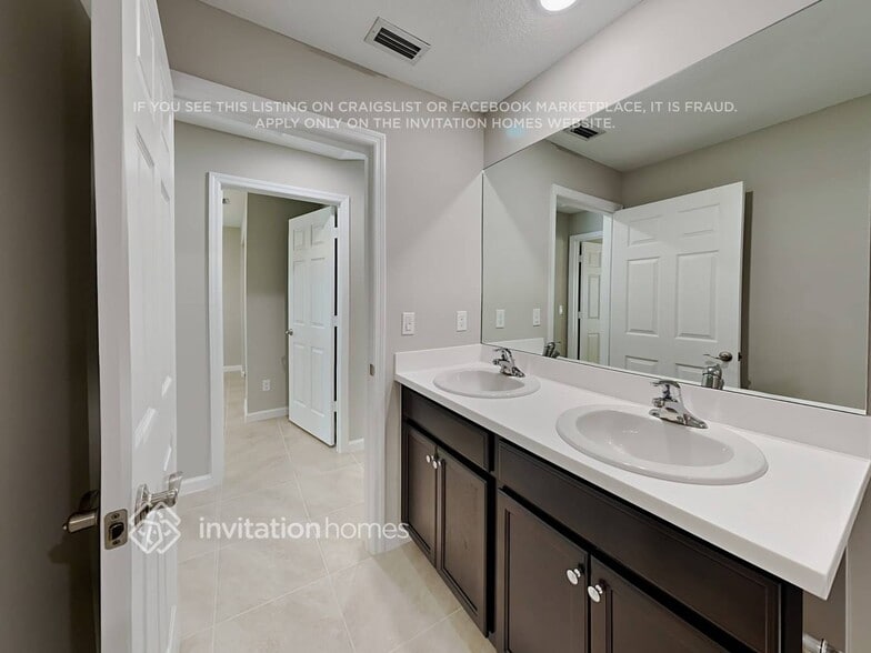 Building Photo - 1207 SW Melrose Ave