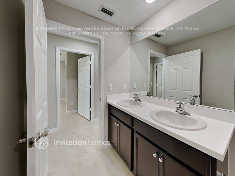 Building Photo - 4392 SW Calah Cir