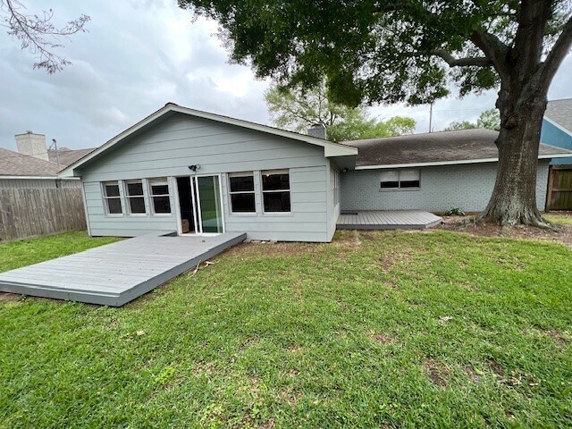 Building Photo - 307 Shirleen Dr