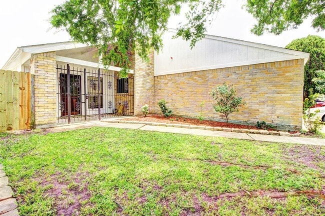 Building Photo - 6615 Briar Terrace Dr