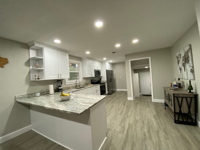 Building Photo - 6425 Sedgefield Dr