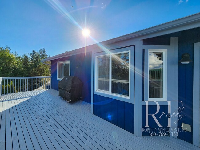 Building Photo - Rambler with 2-Car Garage, RV/Boat Parking...