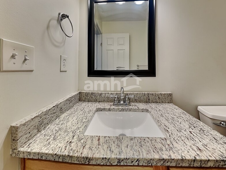 Building Photo - 781 Ackerly Dr