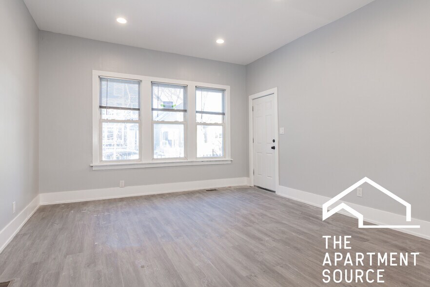 Building Photo - 2659 W Homer St