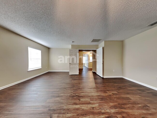 Building Photo - 11673 Brian Lakes Dr