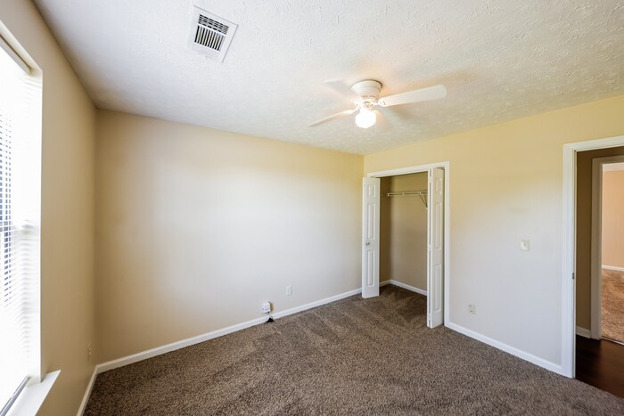 Building Photo - 6355 Sandy Ridge Curv