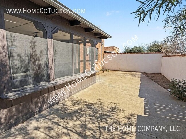 Building Photo - 413 W Pso Solana