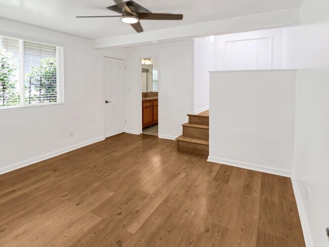 Building Photo - 218 25th Pl