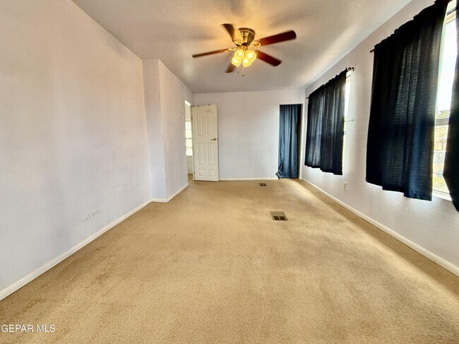 Building Photo - 611 New York Ave