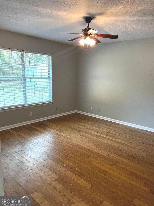 Building Photo - 141 Lakeside Dr