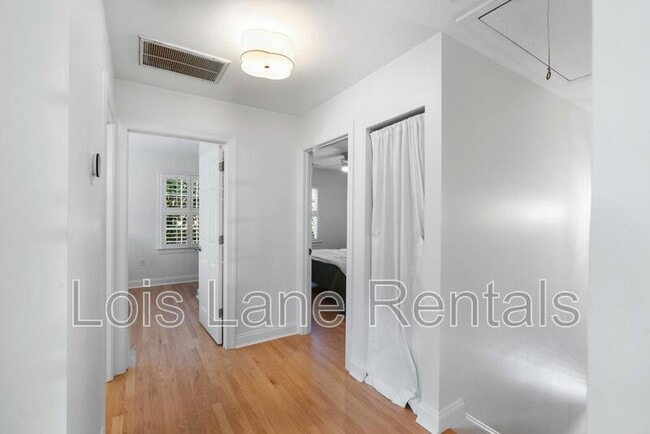 Building Photo - 5 Radcliffe Pl