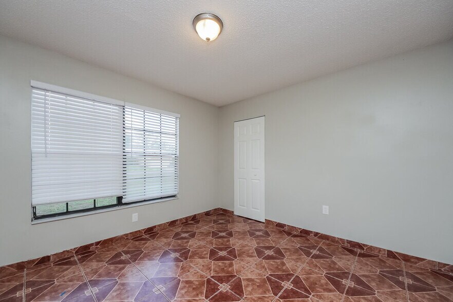 Building Photo - 645 McKinley Ct