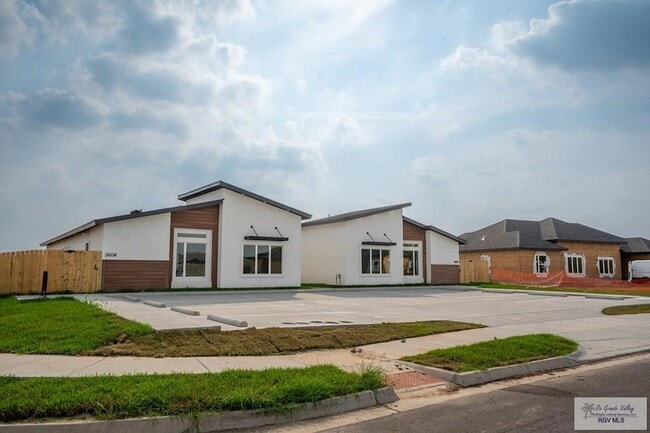 Building Photo - 3604 Hidalgo Cir