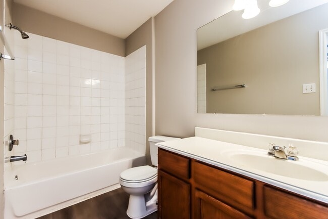 Building Photo - 1111 Richcrest Dr