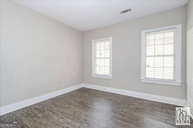 Building Photo - 230 Telfair St