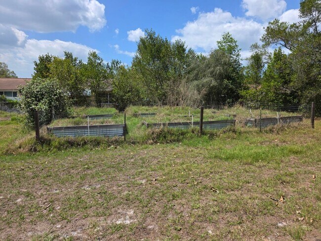 Building Photo - Spacious 3BR/2BA Home with 2-Car Carport & RV/Boat Parking