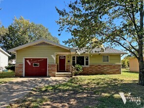 Building Photo - Charming Ranch-Style Two Bedroom, One Bath...