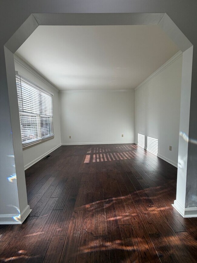 Building Photo - 4 Bedrooms with Finished Basement and Bonus Room!