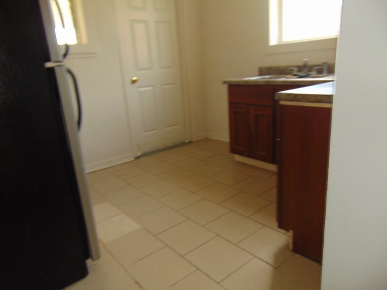 Building Photo - 1501 E 74th Pl