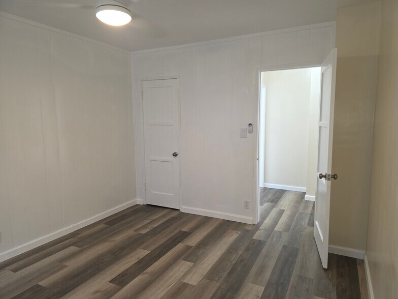Building Photo - 15726 Halldale Ave