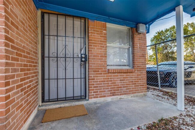Building Photo - 4812 Cruse Rd
