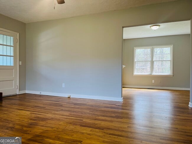 Building Photo - 32 N Cove Dr