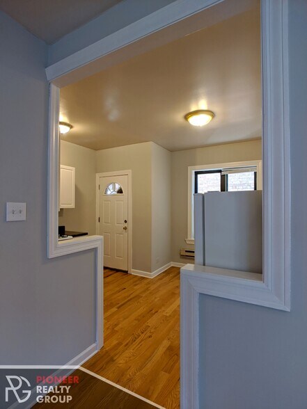 Building Photo - 3721 N Pine Grove Ave