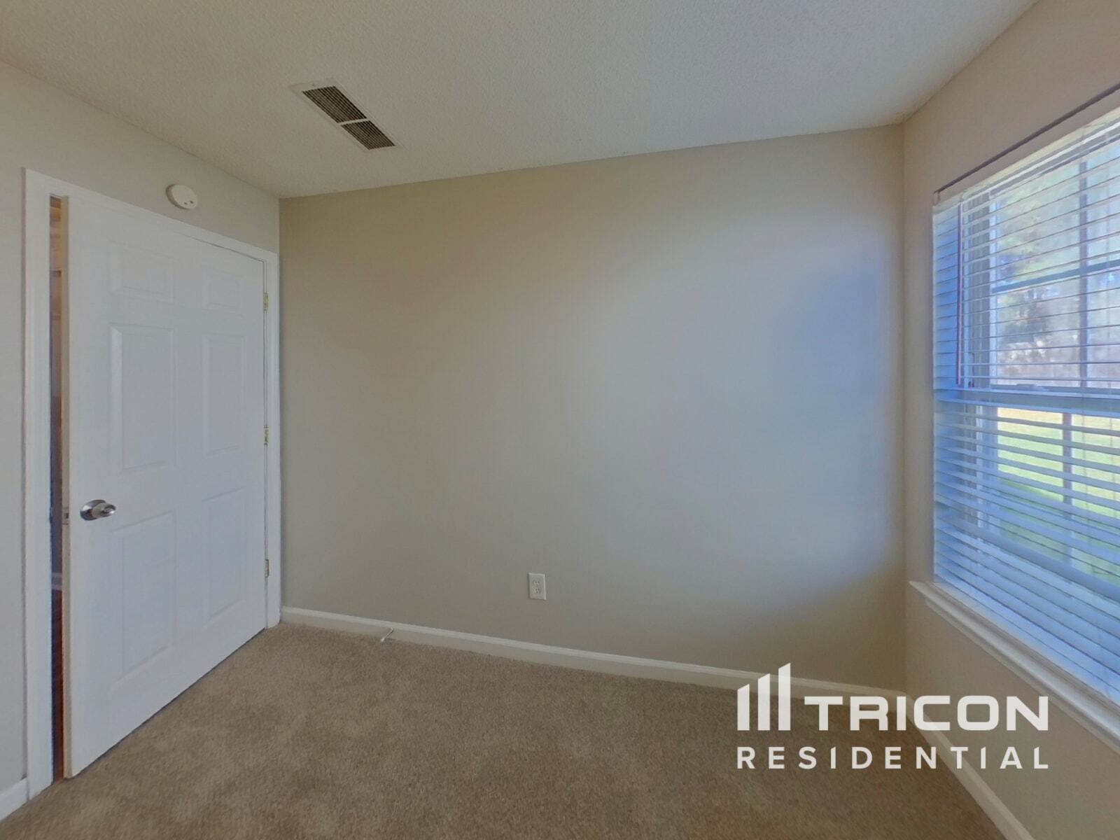 Building Photo - 2177 Red Oak Cir