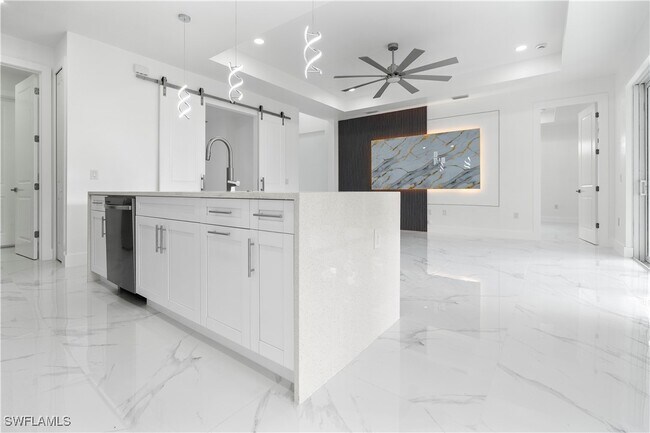 Building Photo - 918 Hollister Ave