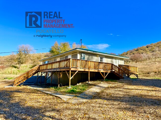 Primary Photo - Beautiful 5 bed 2 bath country living - 5+...