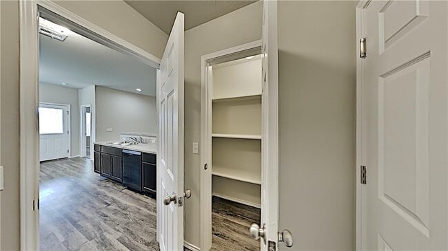 Building Photo - 1925 Timber Dale Dr