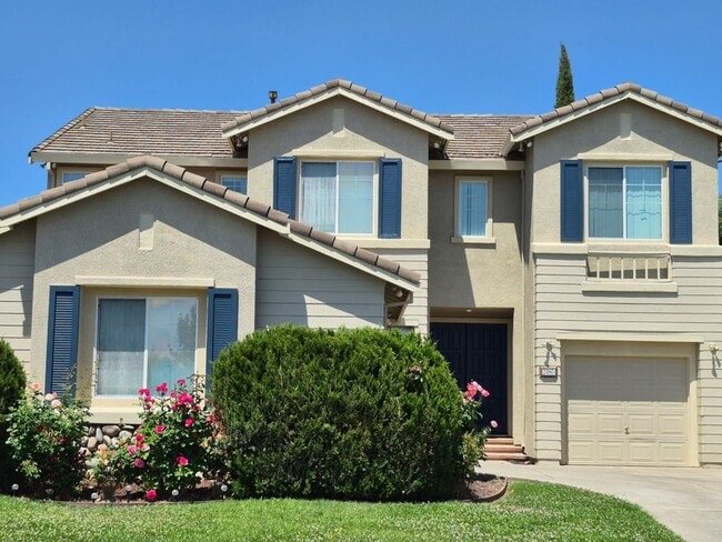 Building Photo - Beautiful 4 bedroom 3.5 bath in Natomas Park