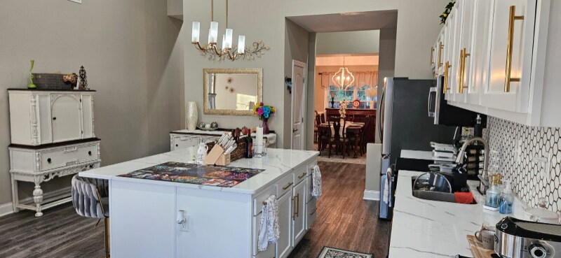 Building Photo - 206 New Iris Ln