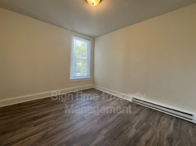 Building Photo - 120 N Conococheague St