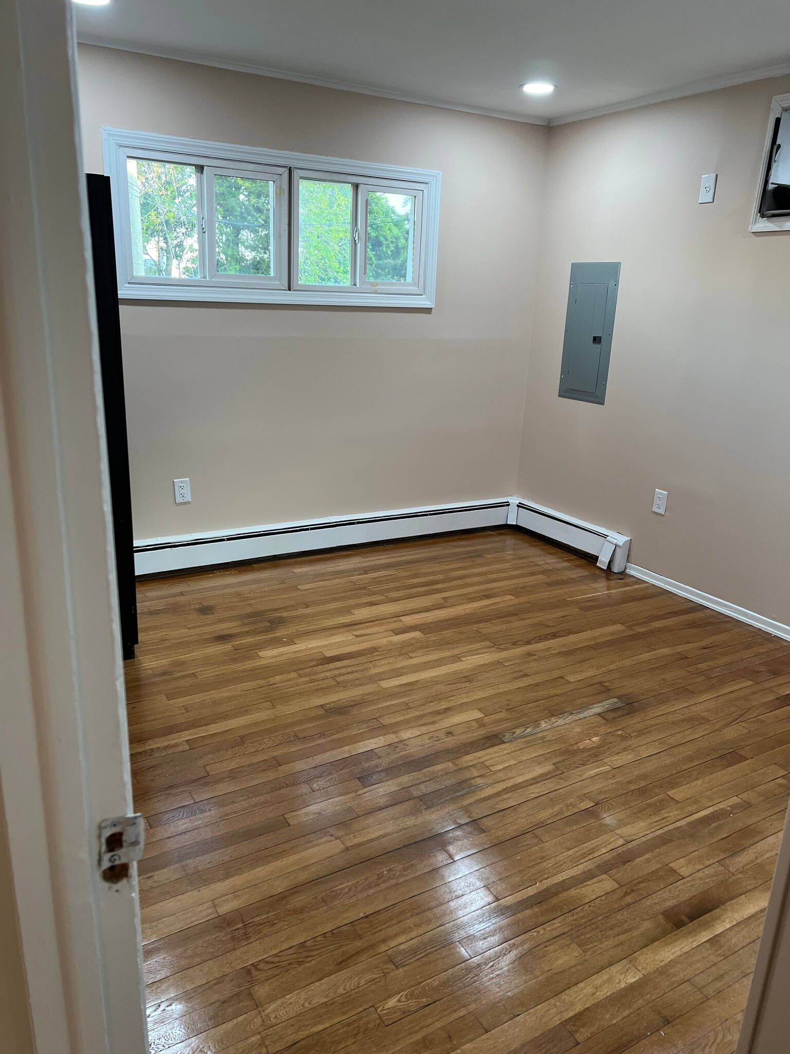 Building Photo - 28 Park Ave