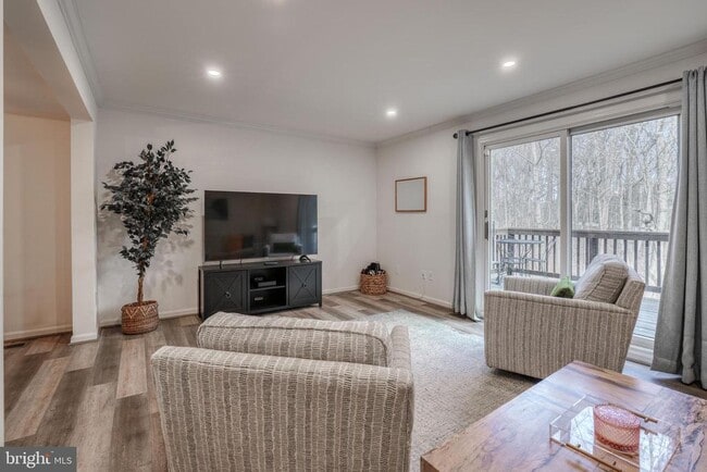 Building Photo - 28 Salthill Ct