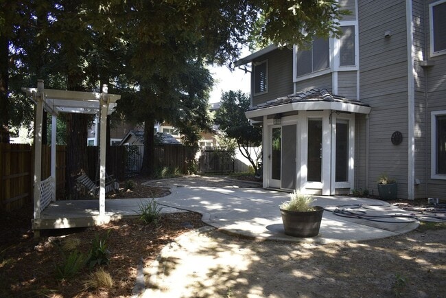 Building Photo - 134 Briggs Ranch Dr